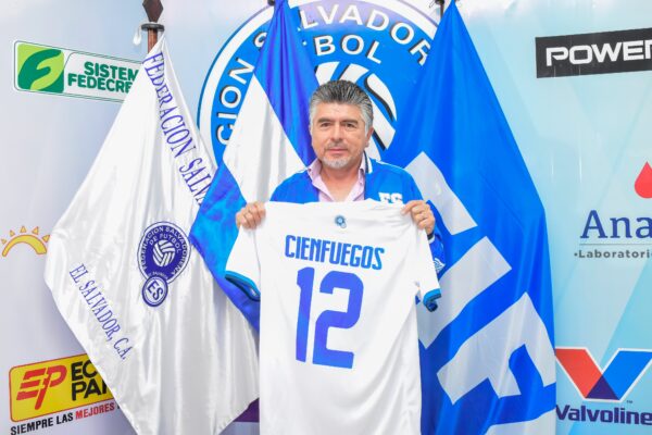 El salvadoreño de 54 años se sumó al staff técnico de la Selección de El Salvador, como auxiliar técnico