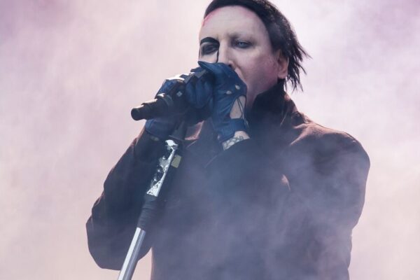 El cantante Marilyn Manson es acusado de abuso nuevamente, esta vez a una menor