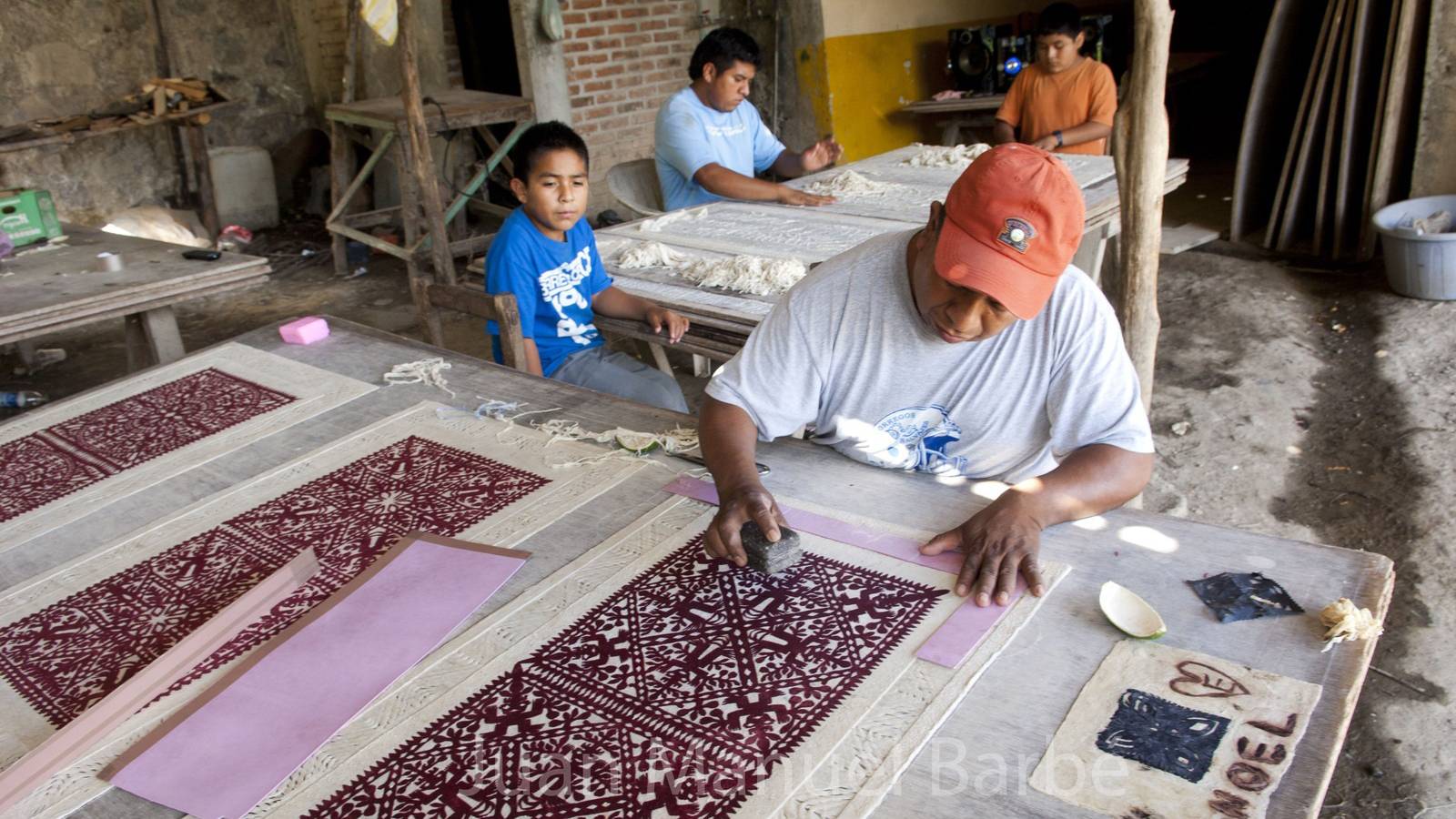 Elaboración del papel por artesanos mexicanos