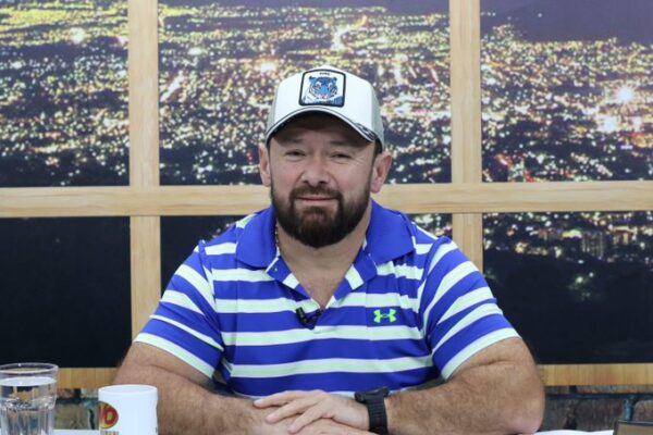 Estrategia de la oposición para elecciones 2024: "que si el presidente Bukele se inscribe como candidato, desistirá de su postulación".