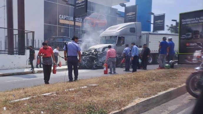 Afectados por el siniestro vial del bulevar Los Próceres: 15 lesionados, dos fallecidos, y 33 vehículos implicados.