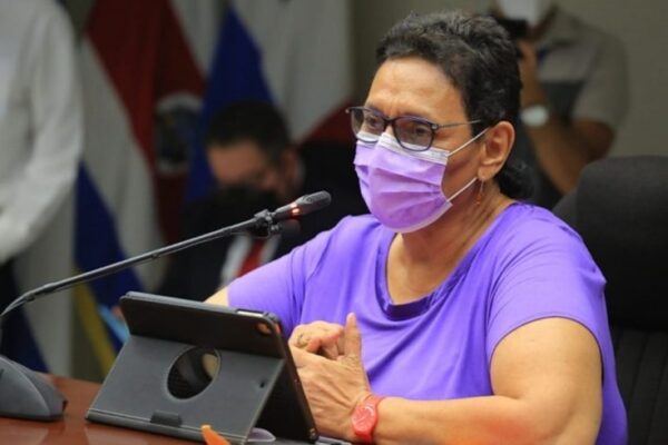 Pese a investigaciones que indican que Lorena Peña fue favorecida con las "ONG fachada" afirmó que el Gobierno la persigue porque “les cae mal”