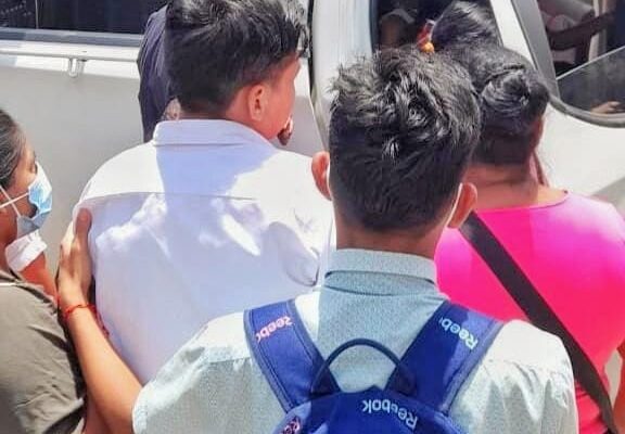 Policía Nacional Civil informó que, estudiantes del Centro Escolar Doctor Francisco Reyes, han sido trasladados a un centro asistencial.