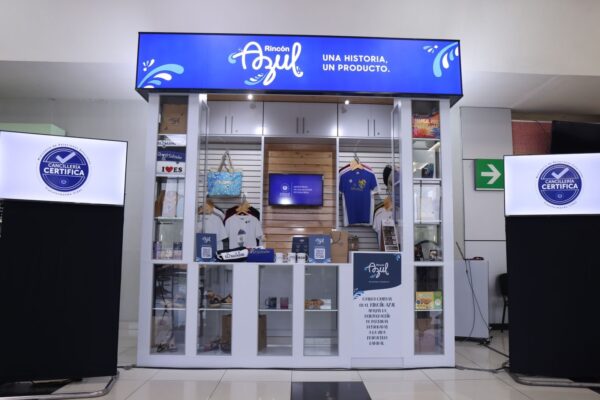 Ministerio de Turismo informó que, se llevó a cabo de inauguración de la tienda Rincón azul, en el aeropuerto de El Salvador.