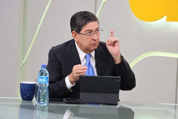 "En este año del Régimen de Excepción los salvadoreños sentimos lo que es vivir con seguridad y en paz", afirmó Walter Araujo.