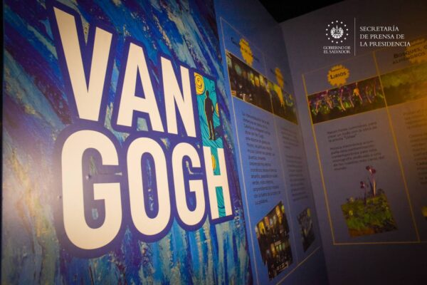 A través de los ministerios de Turismo y Cultura se lleva a cabo el desarrollo de la inauguración oficial de la exposición Van Gogh: El Sueño Inmersivo.