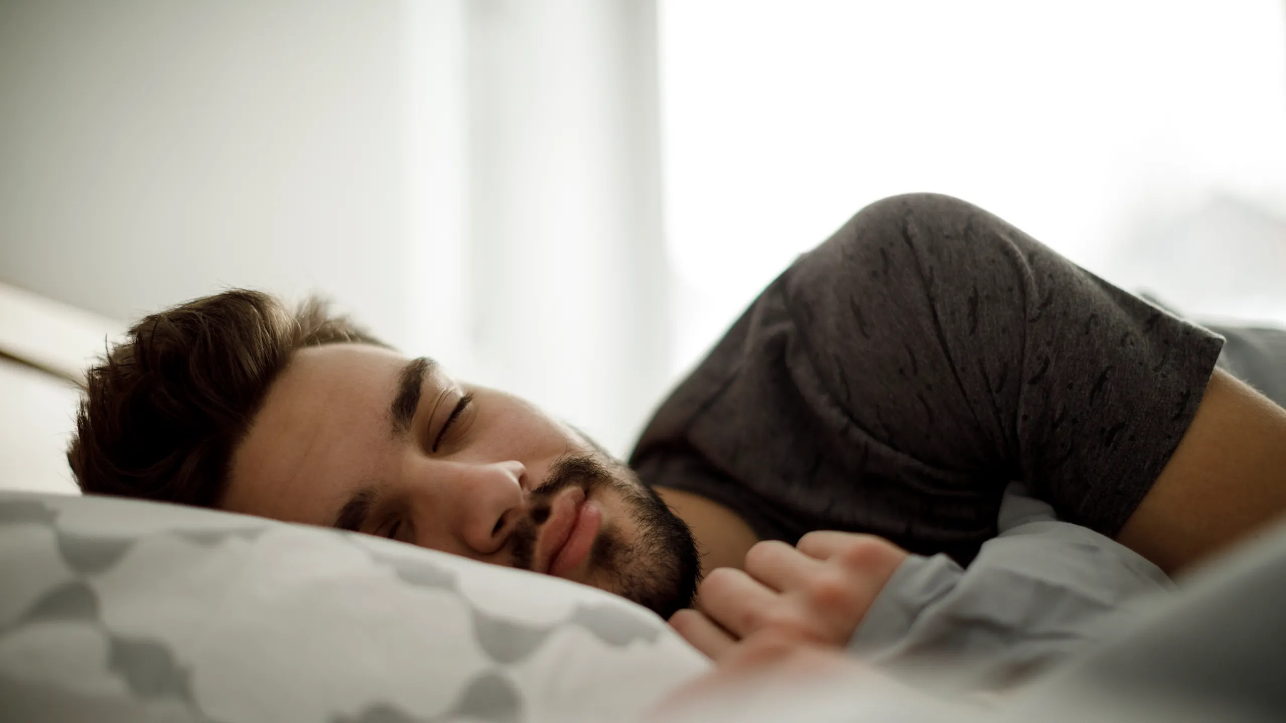 Dormir mal puede generar efectos negativos en las personas. En cambio, al descansar correctamente ayuda a las personas sean más creativas.