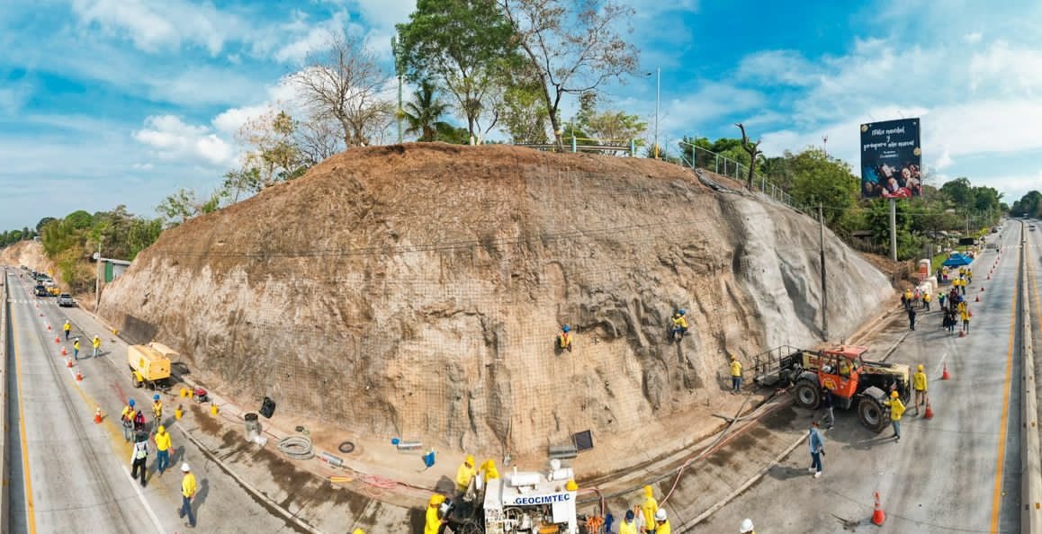 El MOP invierte $2.9 millones en la estabilización de taludes en la carretera al Puerto de La Libertad