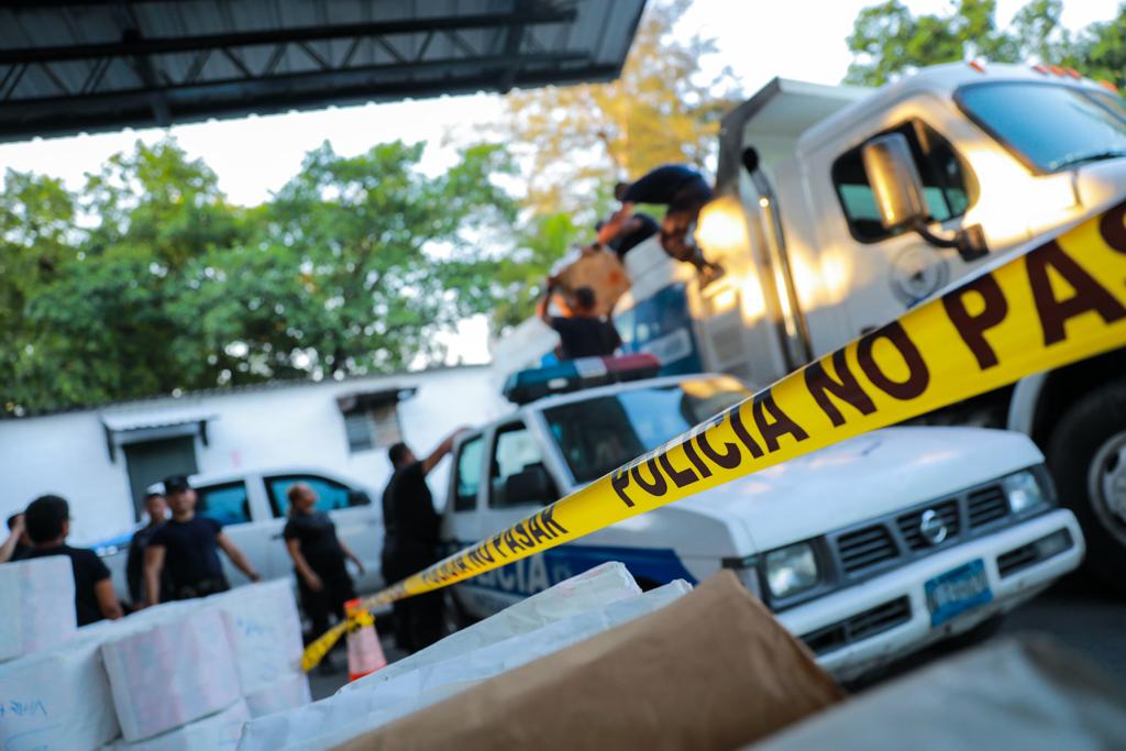 Las unidades encontradas fueron trasladadas hasta la División de Armas y Explosivos en San Salvador.