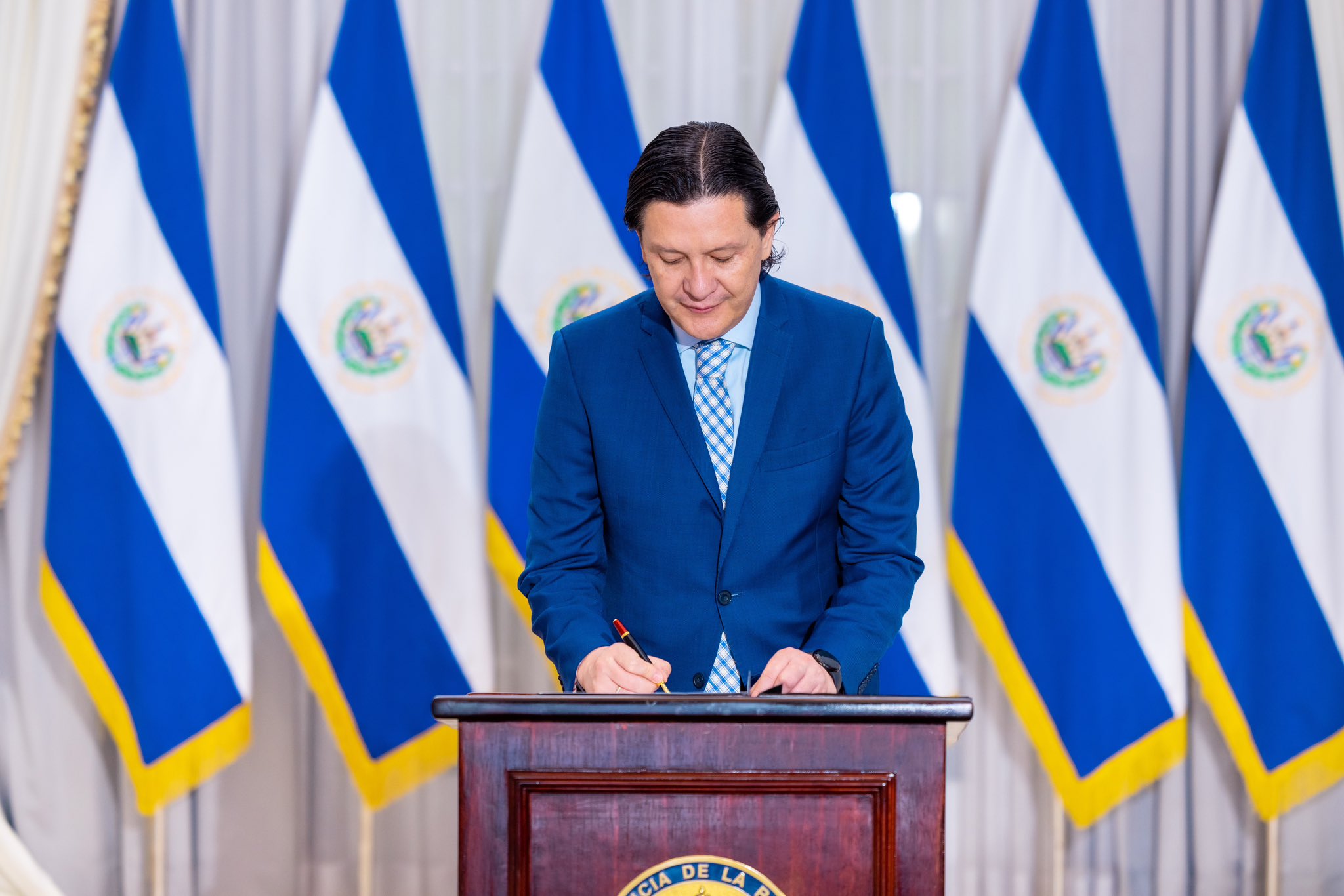 Es nuevo comisionado presidencial de derechos humanos y libertad de expresión