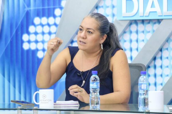 La abogada Sarahi Molina aseguró que si los dirigentes de los partidos de oposición no dan un "viraje estratégico" están condenados al fracaso.