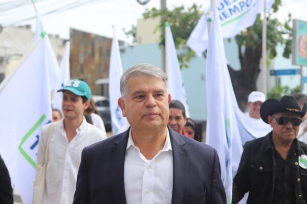 Luis Parada insta a renunciar a los magistrados del TSE