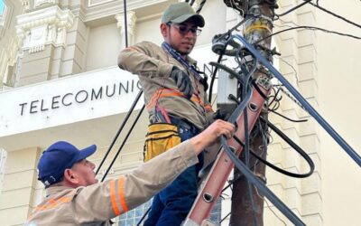 Alcaldía de San Salvador inició con el retiro de cables de electricidad y telefonía en la calle Rubén Darío