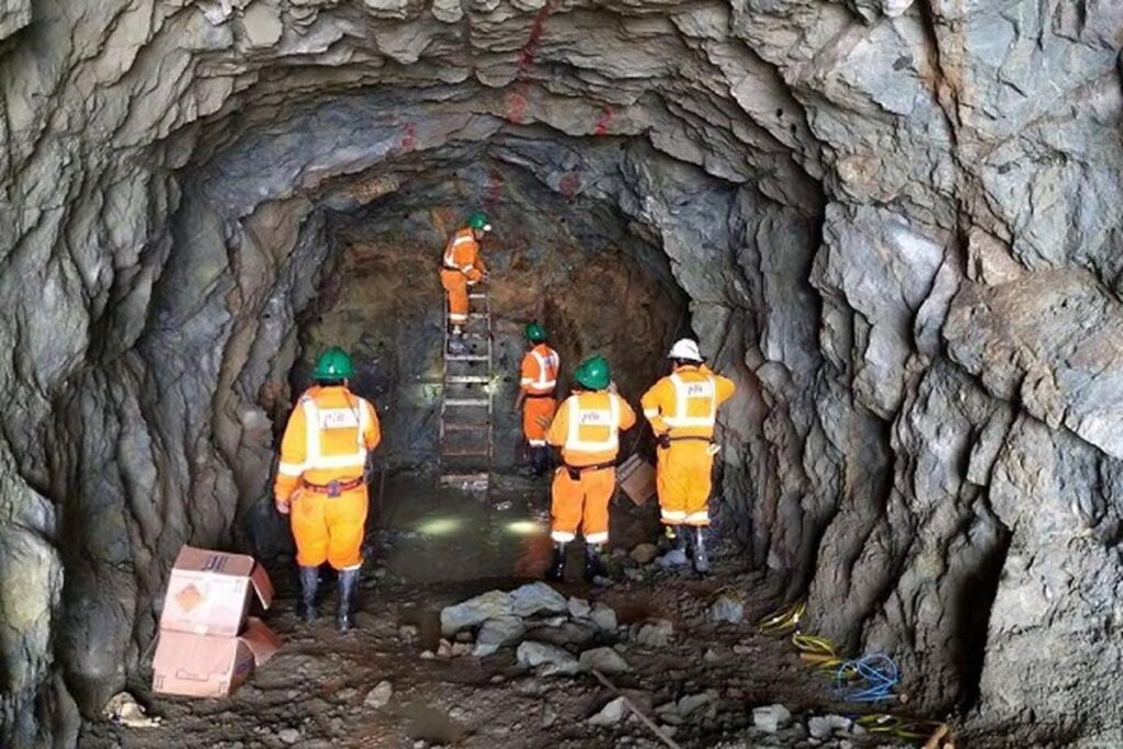 Siete mineros fallecieron tras derrumbe en mina de oro en Perú - La ...