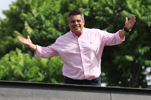 Separan de su cargo como concejal municipal de Santa Ana Oeste a René Alonso "el pura uva" por no pagar sus cuotas alimenticias