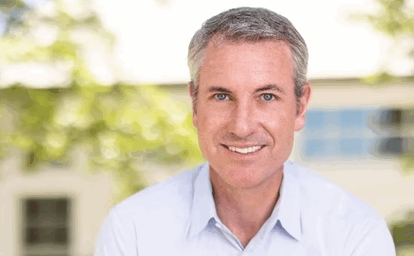 Quién es Andy Byron, el CEO de Astronomer sorprendido junto a la directora de personal de la empresa en un concierto de Coldplay