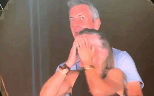 Renunció el director ejecutivo de Astronomer tras el escándalo en el concierto de Coldplay