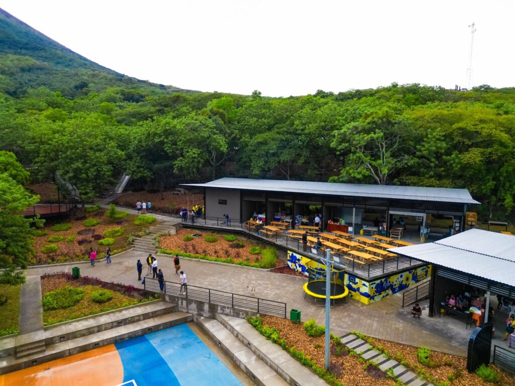 gobierno-entrega-el-renovado-parque-de-la-familia-en-san-miguel-un