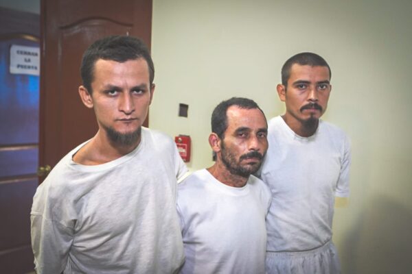 Condenan a tres pandilleros de la MS por asesinar a un agente policial en Chalatenango