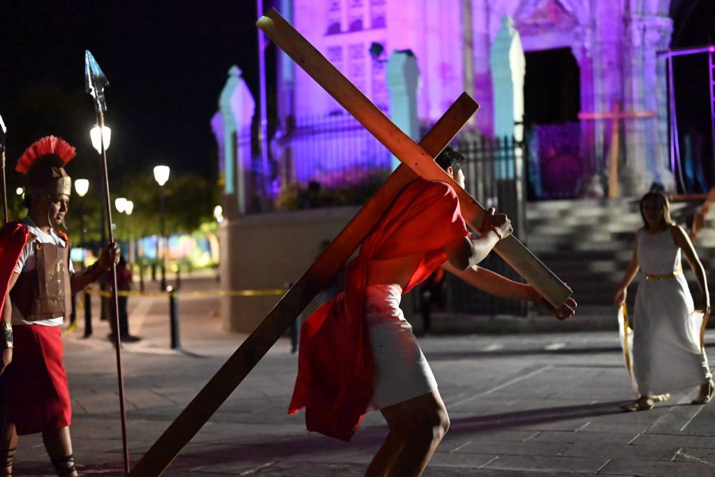 105 jóvenes del Itexsal representan la Pasión de Cristo en Viacrucis ...