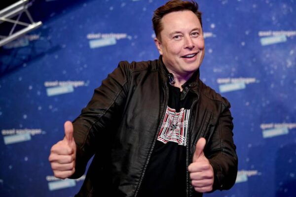 Elon Musk se convierte en el primer billonario de la historia.
