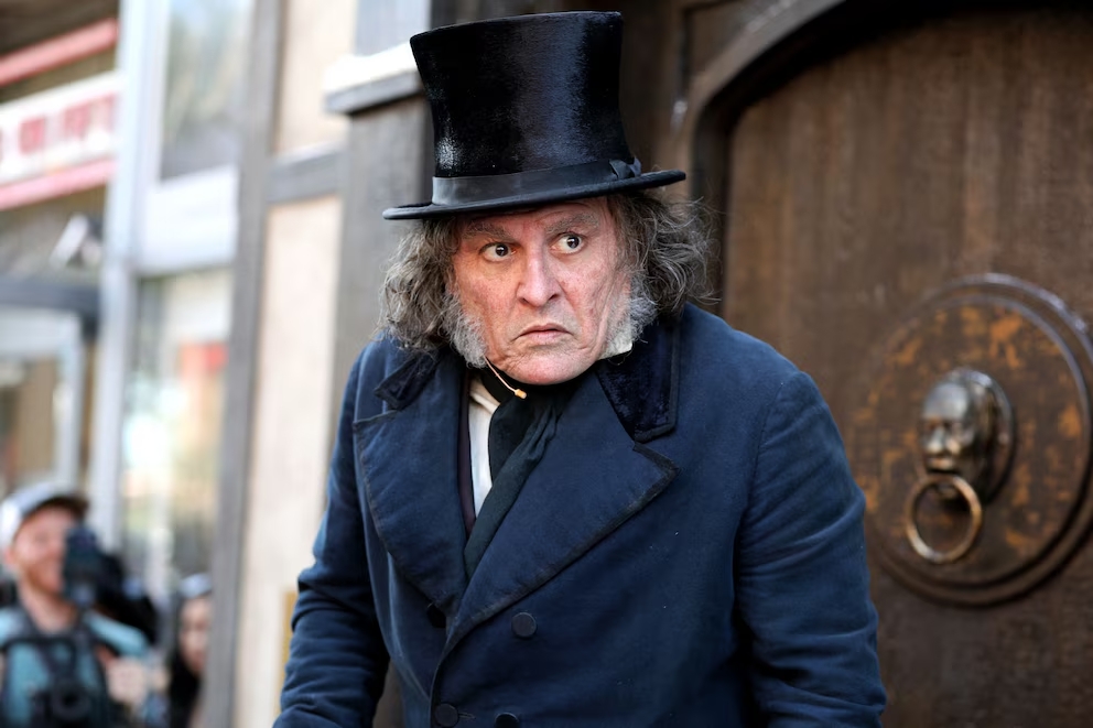 Johnny Depp reaparece en Comic-Con 2026 transformado en Ebenezer Scrooge y presenta el primer tráiler de su nueva película