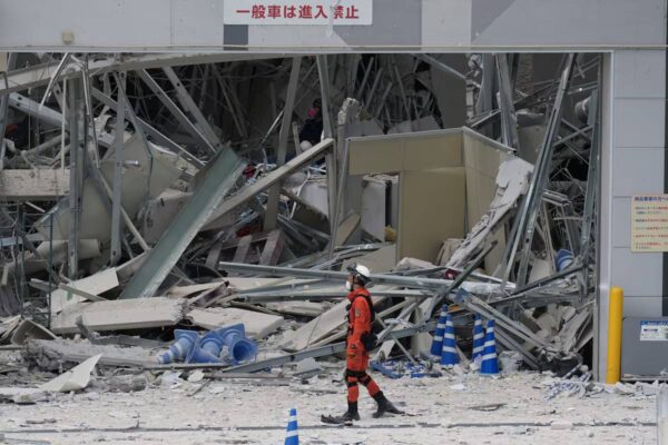 Japón eleva a 18 los muertos y reporta más de 9,000 evacuados por sismo de 7.1