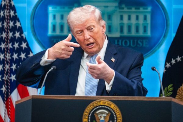 Trump afirma que EE.UU. mantiene conversaciones con Irán y ve posible un acuerdo