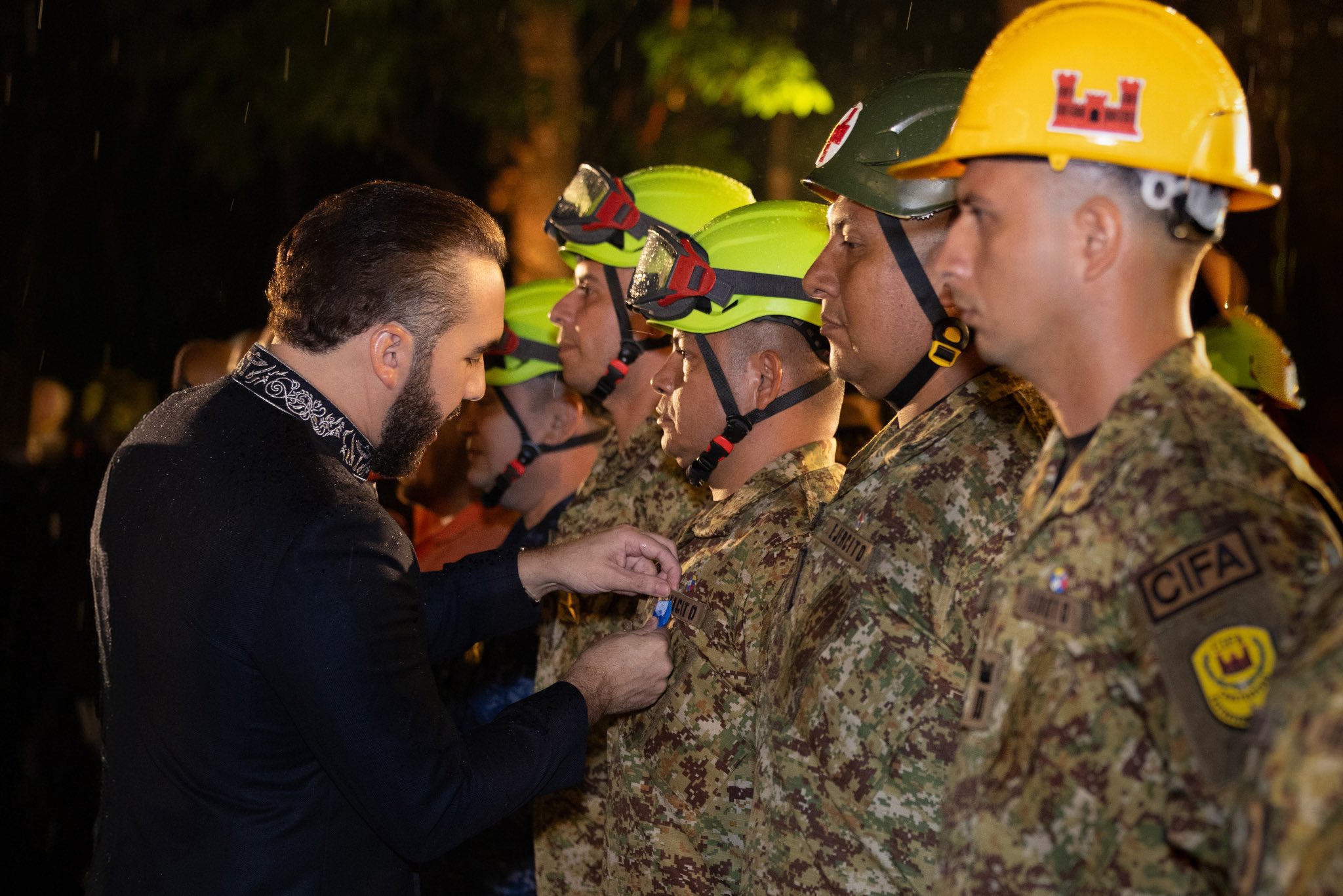 Contingente salvadoreño que participó en misión humanitaria en Venezuela recibe Medalla al Mérito por su labor de rescate