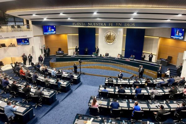 Avalan préstamo de $100 millones para programa educativo juvenil y refuerzo al presupuesto de Cancillería