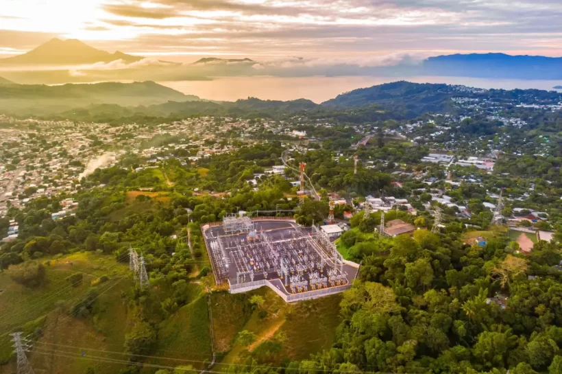 Capacidad energética de El Salvador supera en más del doble su demanda máxima durante olas de calor