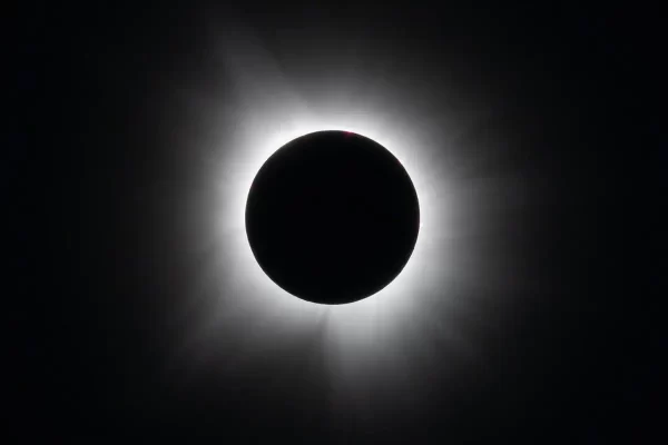 Eclipse solar total comenzó en el Ártico ruso y avanzó hacia Europa