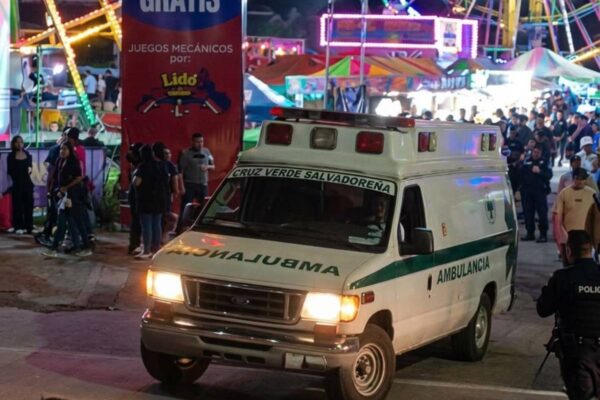 Joven lesionado tras caer de una atracción mecánica en Ciudad Merliot