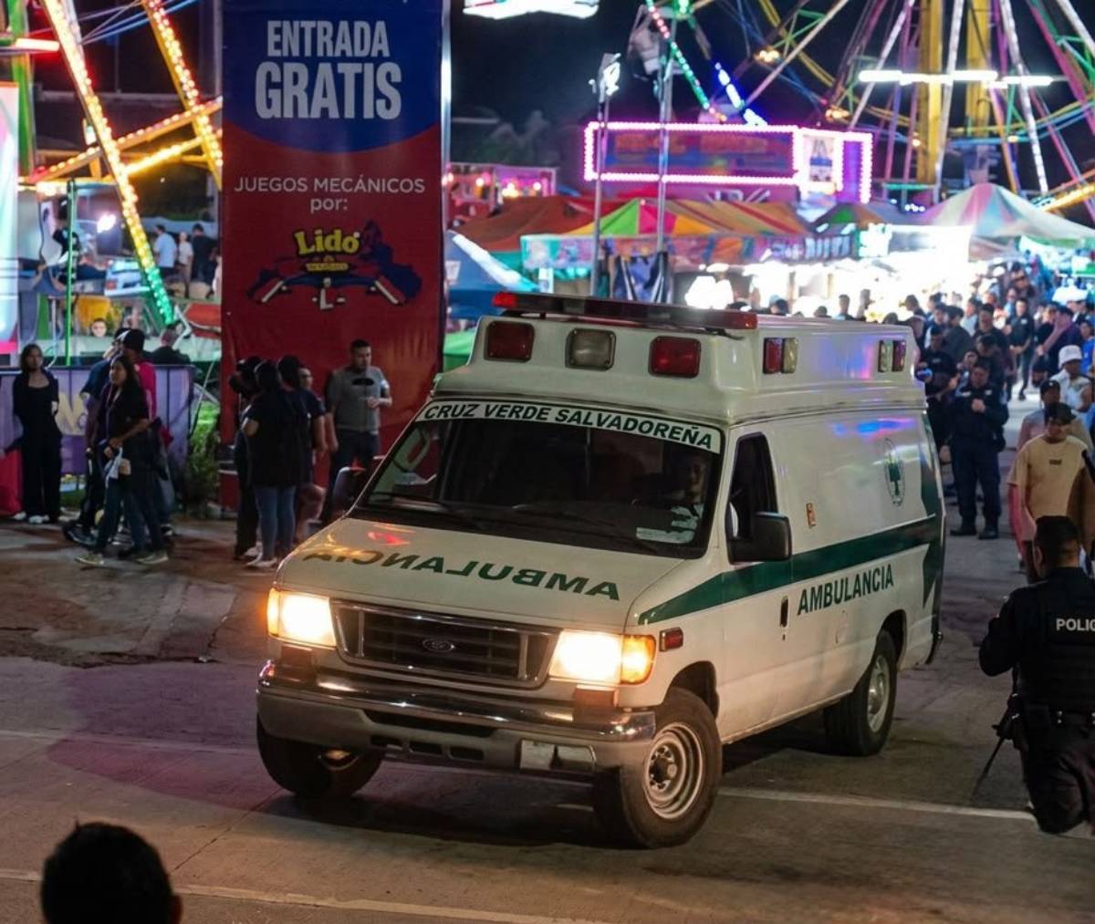 Joven lesionado tras caer de una atracción mecánica en Ciudad Merliot
