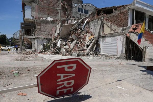 Colombia eleva a 321 la cifra de muertos tras terremoto de magnitud 7,4