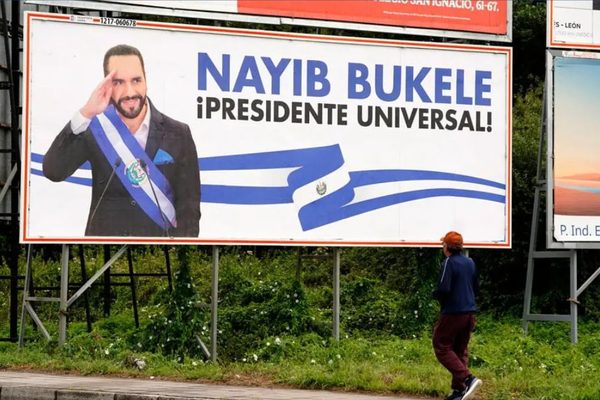“¿Por qué Bukele?”: empresario español explica su admiración por el mandatario tras colocar vallas gigantes del presidente salvadoreño