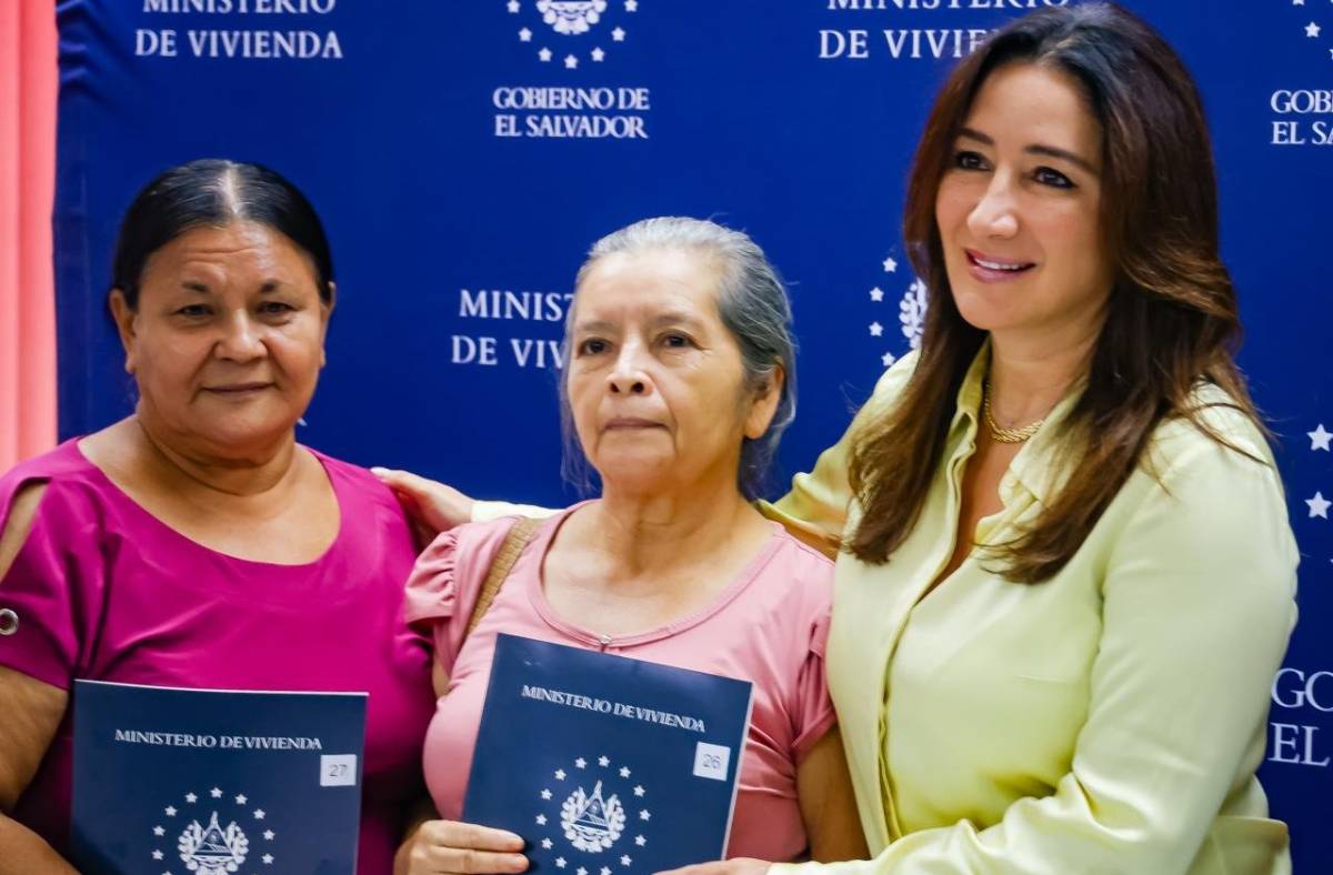 Ministerio de Vivienda entrega escrituras a 149 familias afectadas por Argoz
