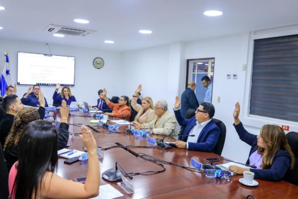 Tres inmuebles donde funcionan escuelas pasarán al Ministerio de Educación, para su remodelación