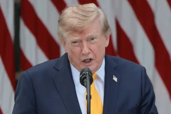 Trump: "Irán es oficialmente una nación fallida. ¡Está muerto!"