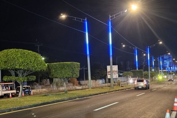 Entregan primer tramo iluminado de la carretera de Oro en San Martín