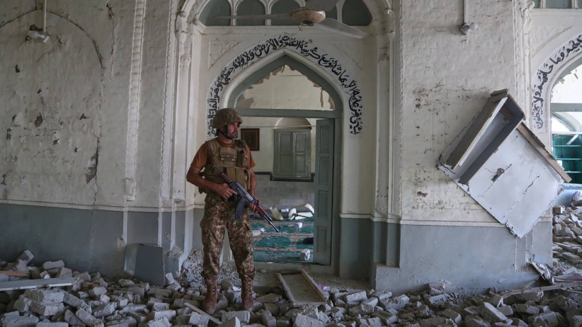 Al menos 16 muertos y 50 heridos por explosión en una mezquita en Pakistán
