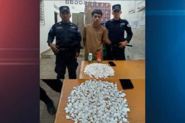 Capturan a joven con casi 300 porciones de cocaína valoradas en más de $7,000