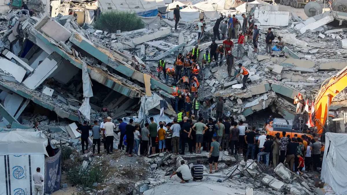 Colapso de edificio en Gaza deja 20 muertos y 60 desaparecidos