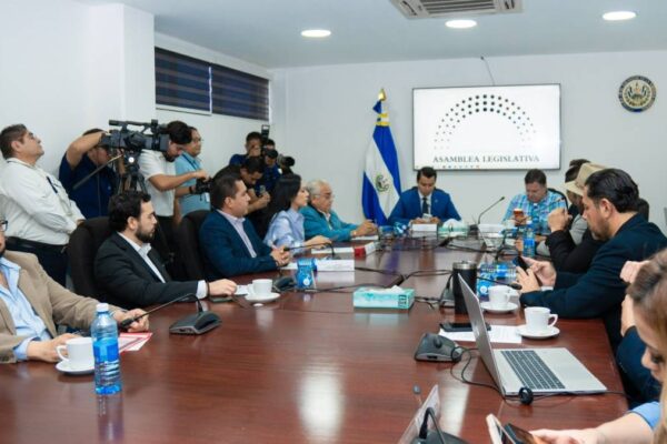 Diputados aprueban exonerar del Impuesto sobre la Renta a artistas
