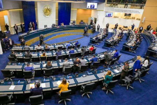 Diputados ratifican préstamo de hasta $9.6 millones para instalar planta de energía solar en La Libertad