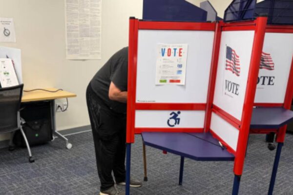 EE.UU. inicia la votación anticipada para las elecciones de mitad de mandato