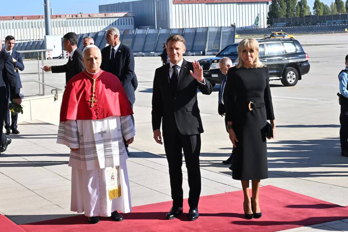 León XIV inicia su primera visita a Francia desde que asumió el pontificado