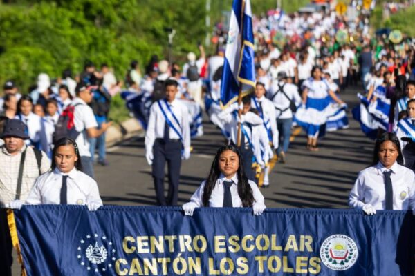 Nueva carretera cambia el escenario del desfile del C.E. Los Toles