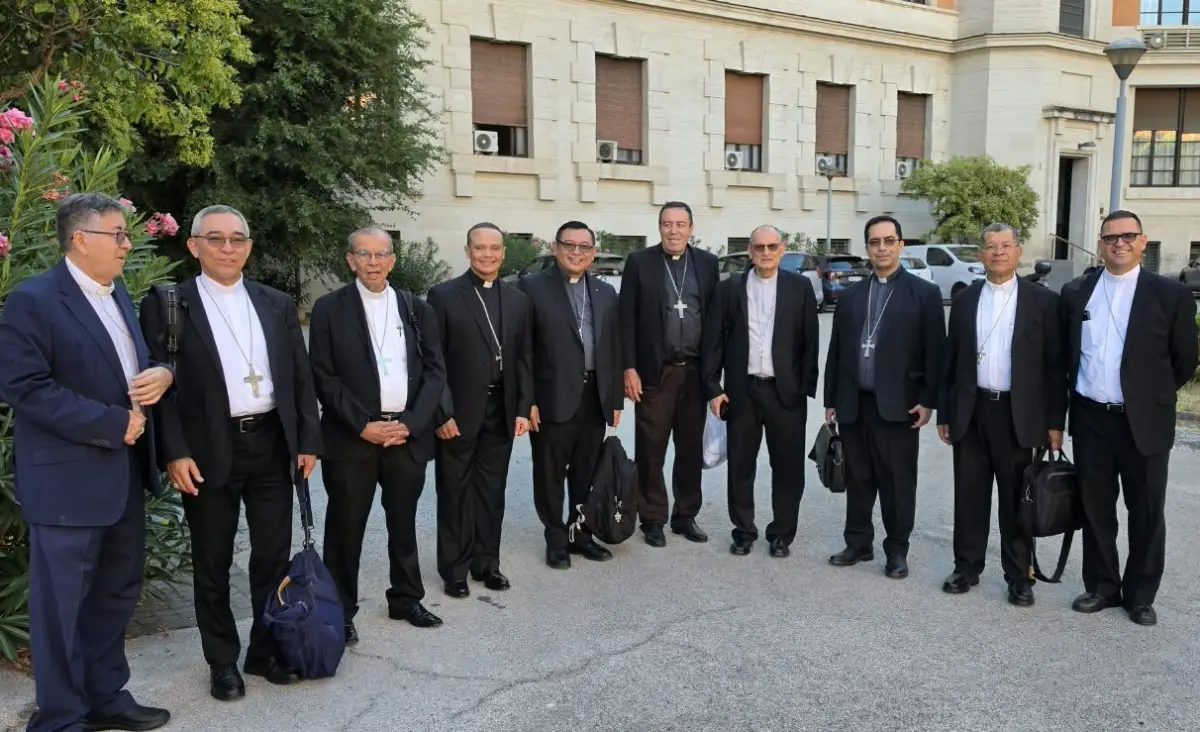 Obispos salvadoreños podrían solicitar iniciar proceso para declarar doctor a san Óscar Romero en visita oficial al papa León
