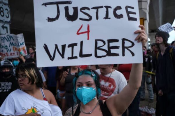 Protesta en Austin tras tiroteo de ICE que dejó herido a un migrante